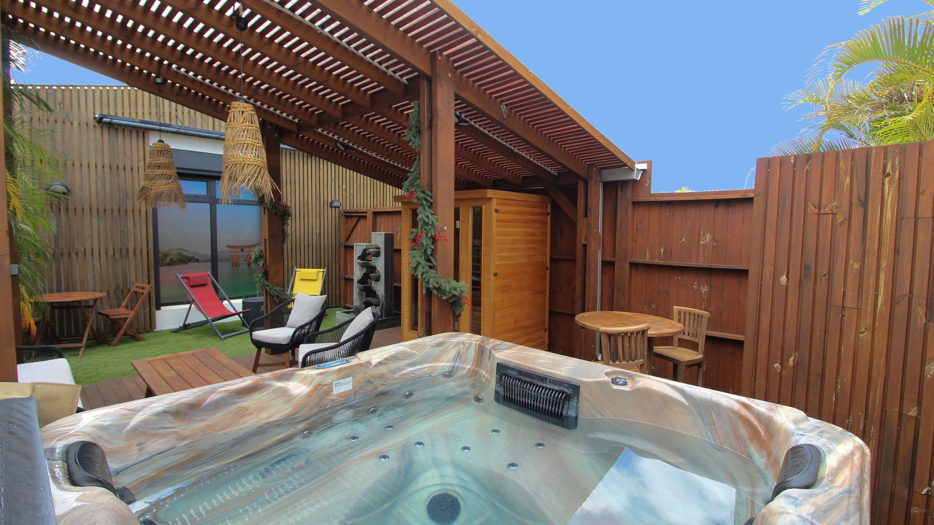 SAUNA & JACUZZI EN DUO image